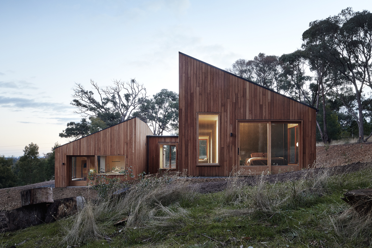 Two Halves House By Moloney Architects Indaylesford Region, Vic, Australia (2)