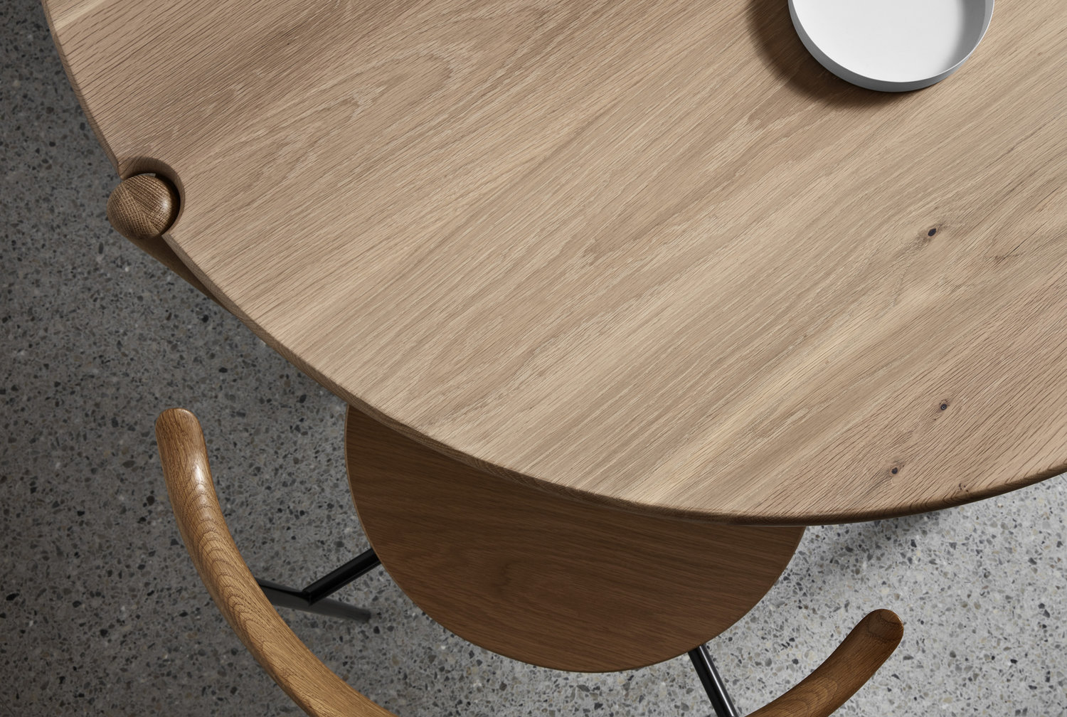 Made by Morgen - AOD - RT - Round dining table