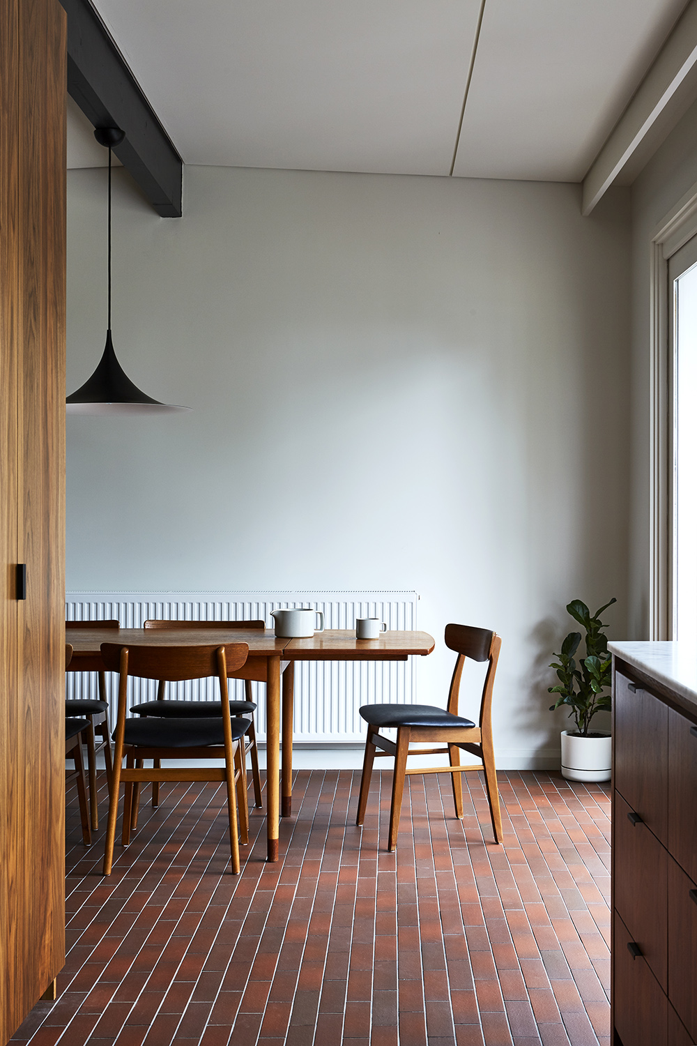 Exemplifying Mid Century Modern Architecture In Its Prime, These Photographs Enabled Mrtn To Capture Both The Essence.