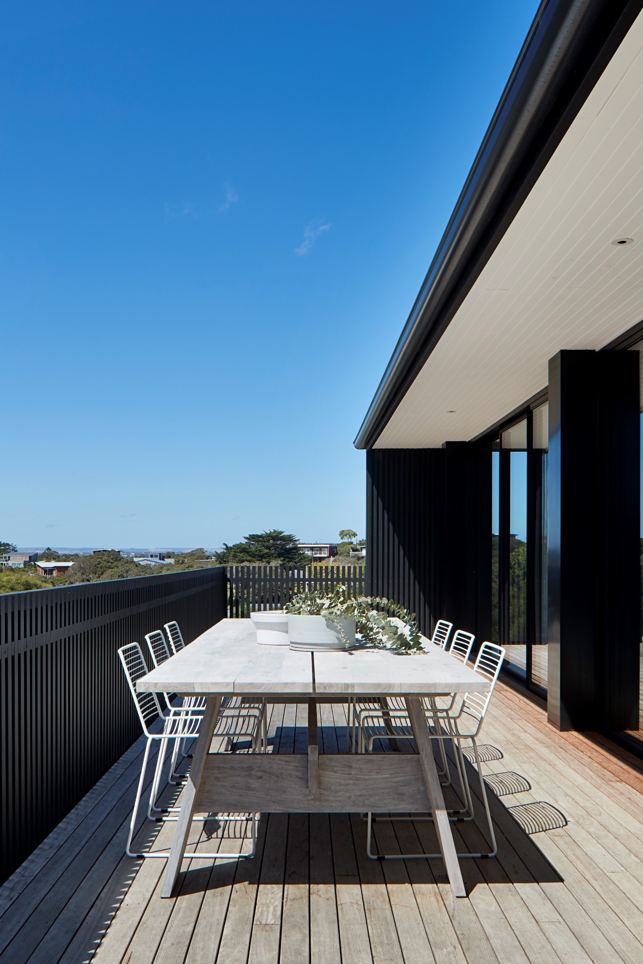 Open Plan Design Minimises Corridors To Facilitate The Flow Of Natural Light And Enhance The Sense Of Space.