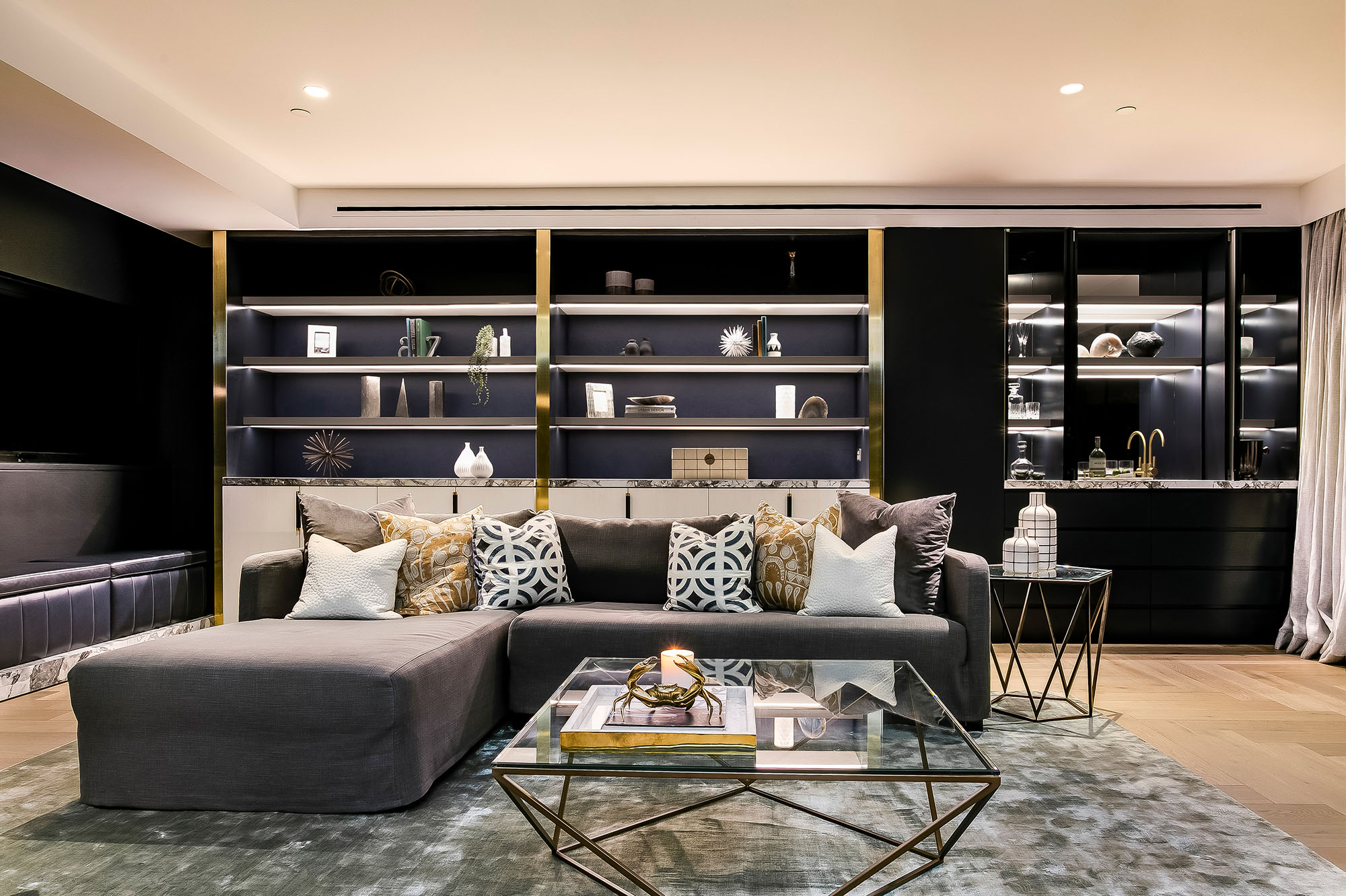 Makes The Sale Of Arguably The City’s Largest Single Level Penthouse Apartment Such A Wonderful Opportunity.