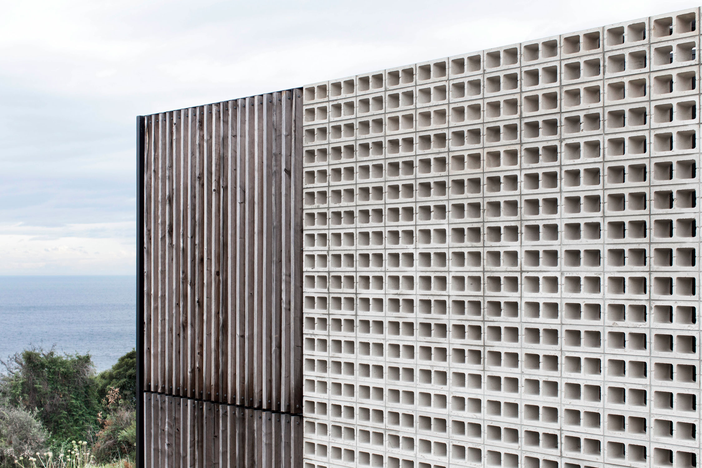 Where Influences Of Mid Century Modernism And A Relaxed Australian Coastal Aesthetic Combine In An Outward Facing Series Of Volumes.