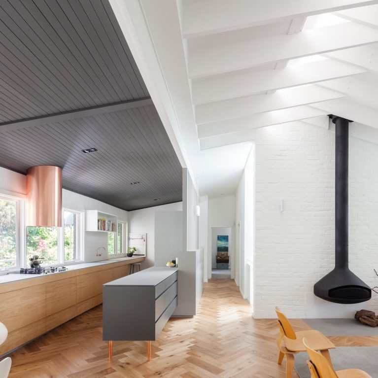We Explore How Nobbs Radford Architects’ Have Strategically Opened The Two Level Dwelling, As It Sits Amongst Its Treetop Location.