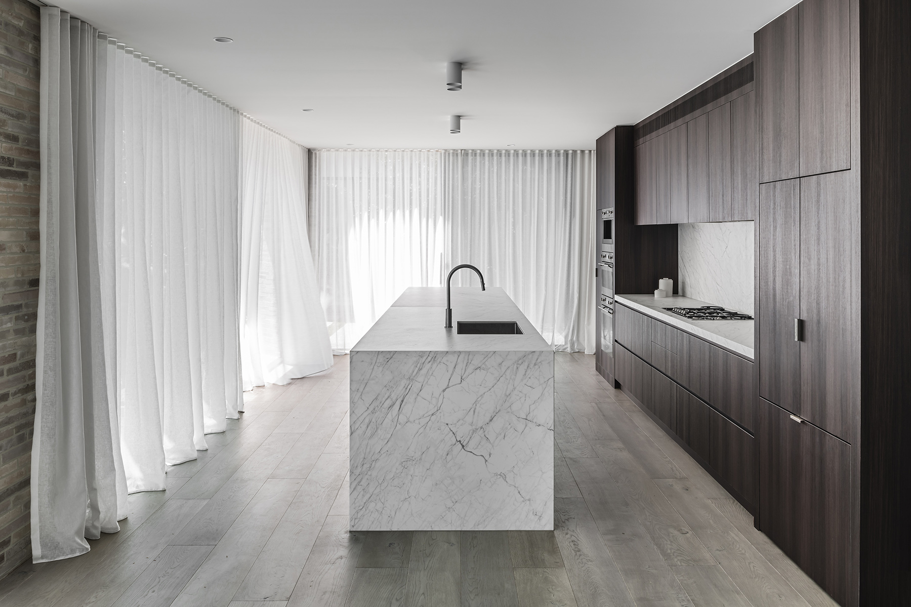 With A Strong Focus On Sustainability, The Holistic Approach Taken By Adam Kane Architects With Bayside House Has Resulted In A Blank Can