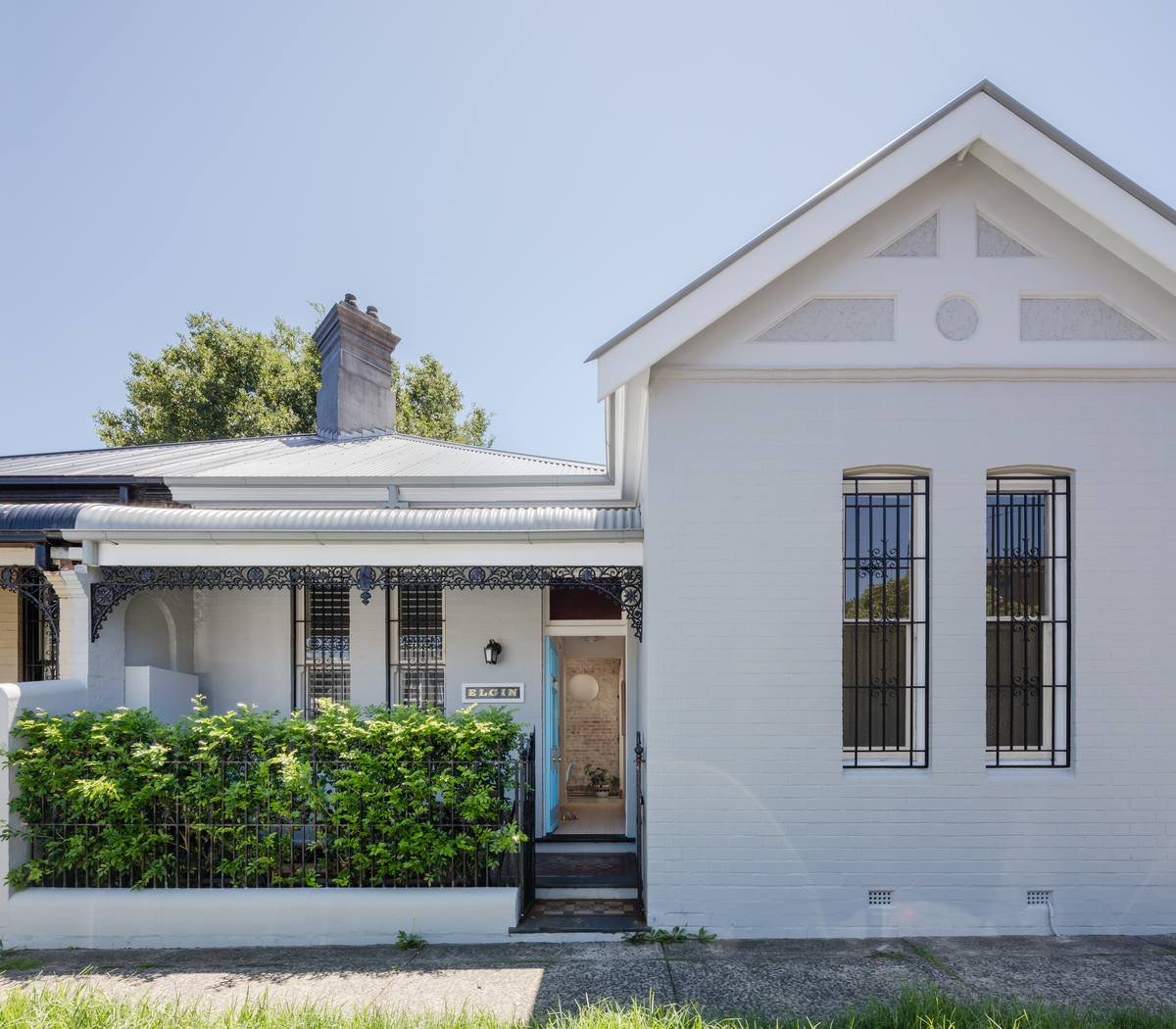 A Growing Family Expecting Twins Called For An Extension To The Existing Heritage Listed Cottage