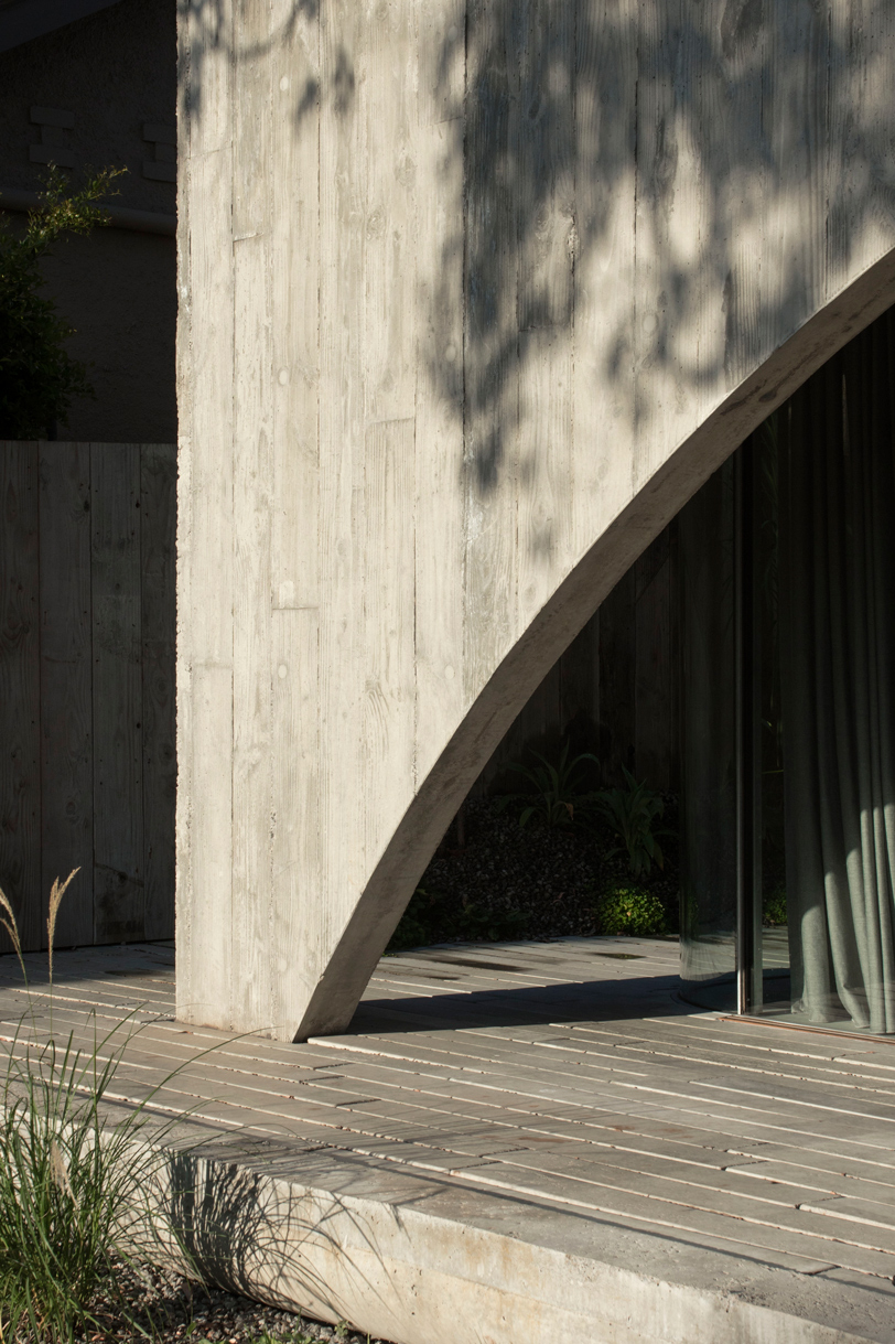 The Hawthorn House Is Described By Architects Edition Office As “one Grand Outdoor Theatre For Living”.