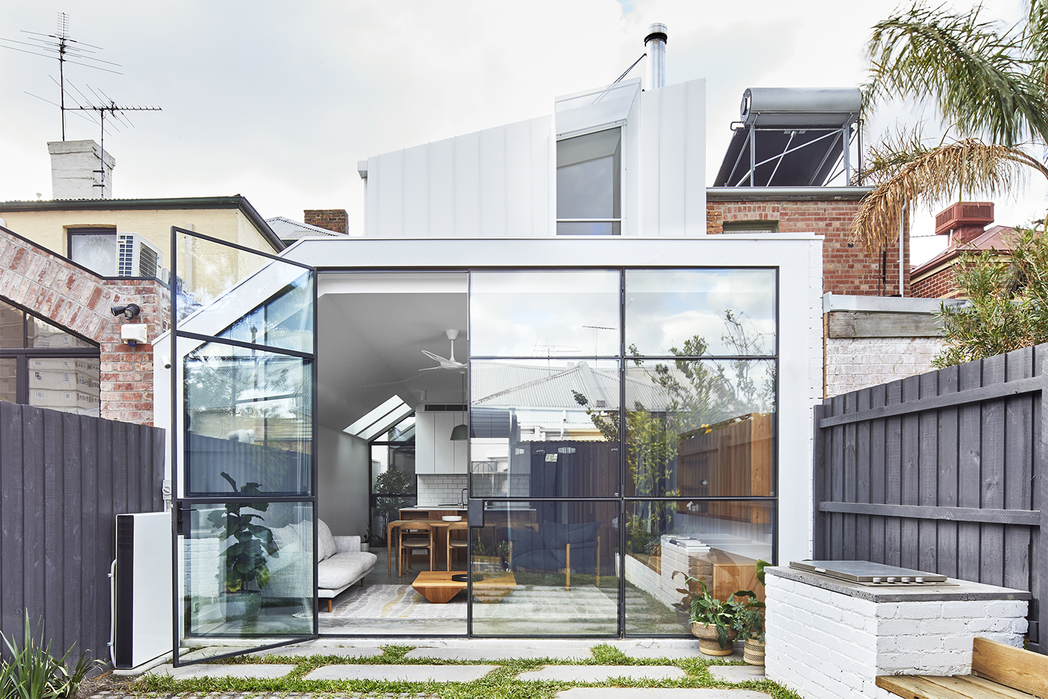 This Fine, Handcrafted Charcoal Steel Framing Is Taken Up Again With The South Facing Facade’s Expanse Of The Glazing