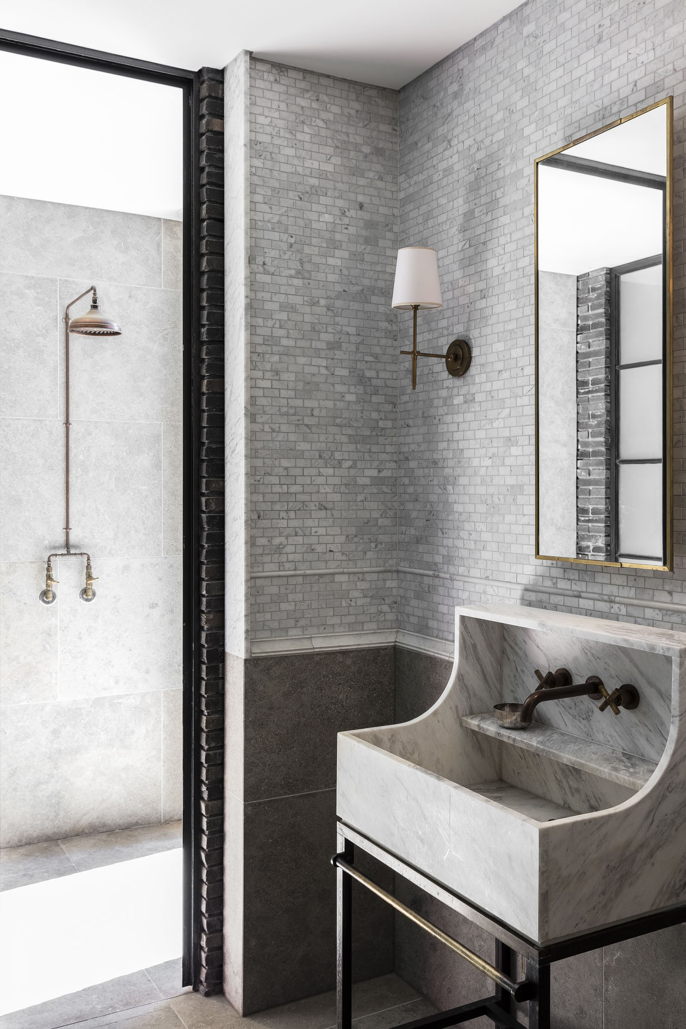 With 4.7 Metre High Ceilings, The Large Open Extension Allows For A Series Of Connections