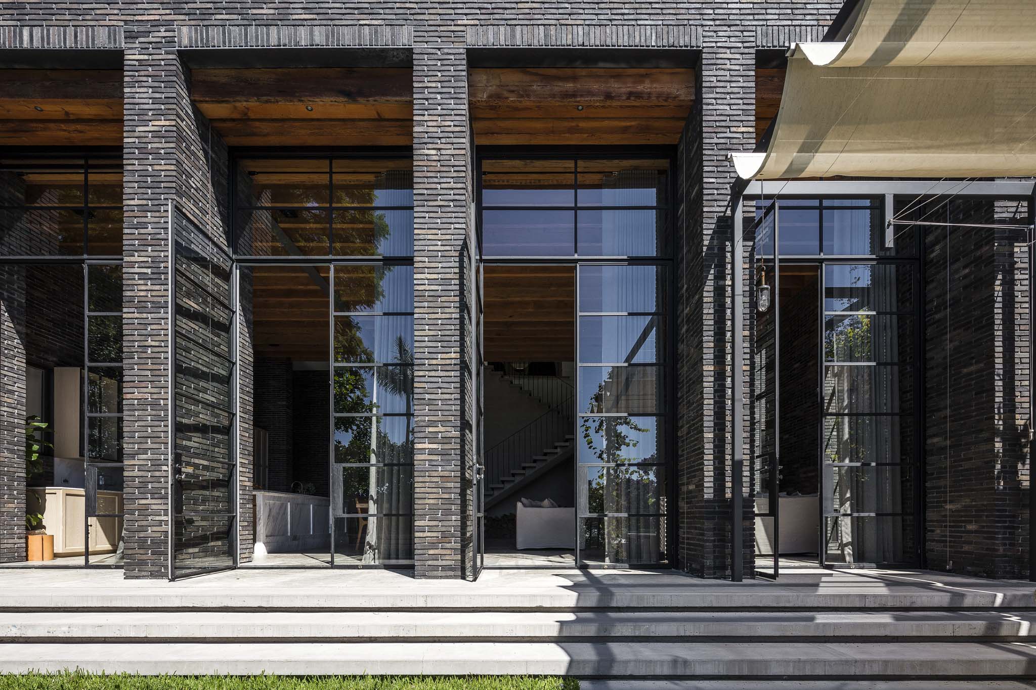 Within The Large Space, The Scale Is Further Expressed Through The Use Of Brickwork Running Vertically, Creating Spins Of Da