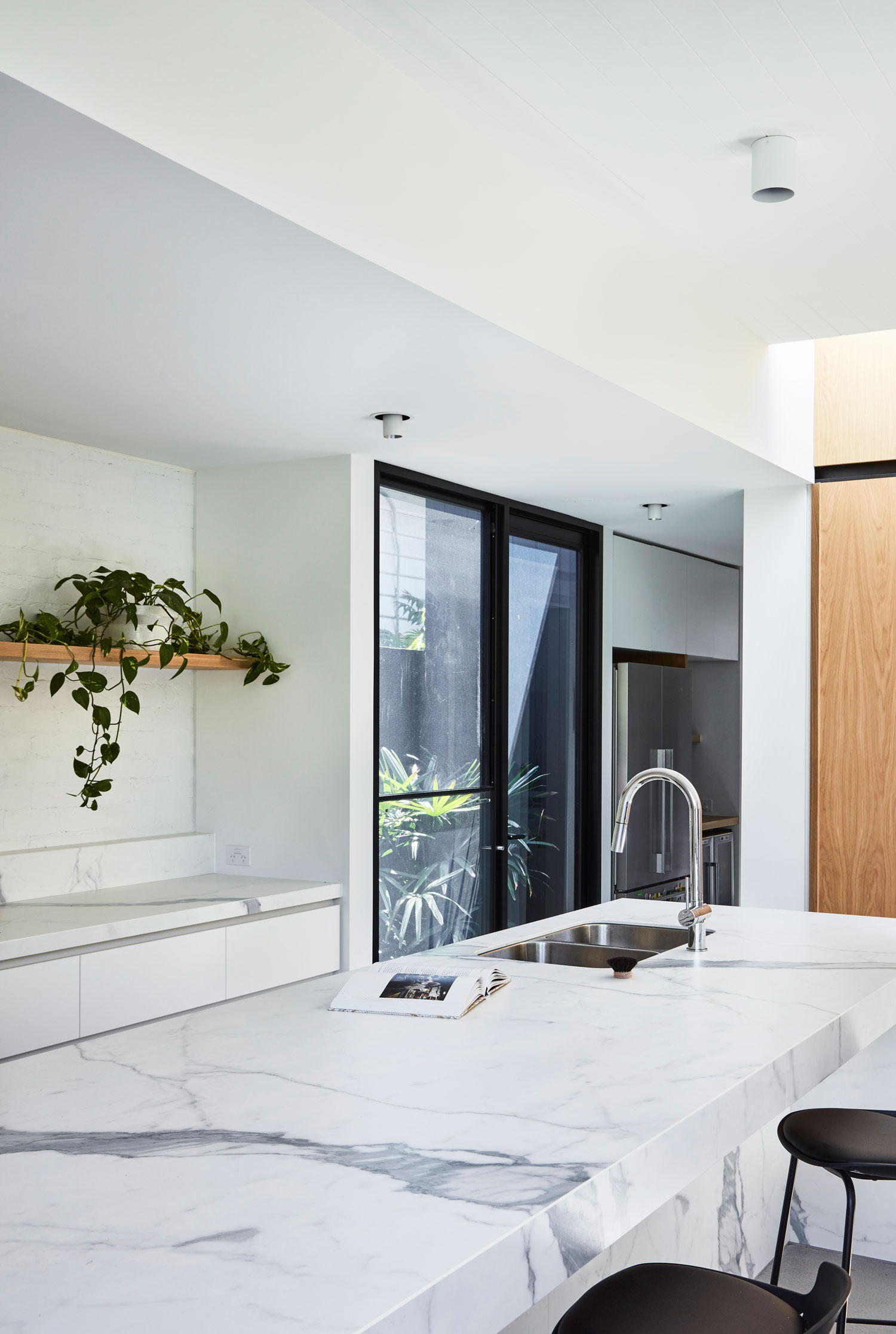 An Existing Californian Bungalow And Its Ill Fitting 1980s Extension Is Given A New Life Through A Light Filled Contemporary Two