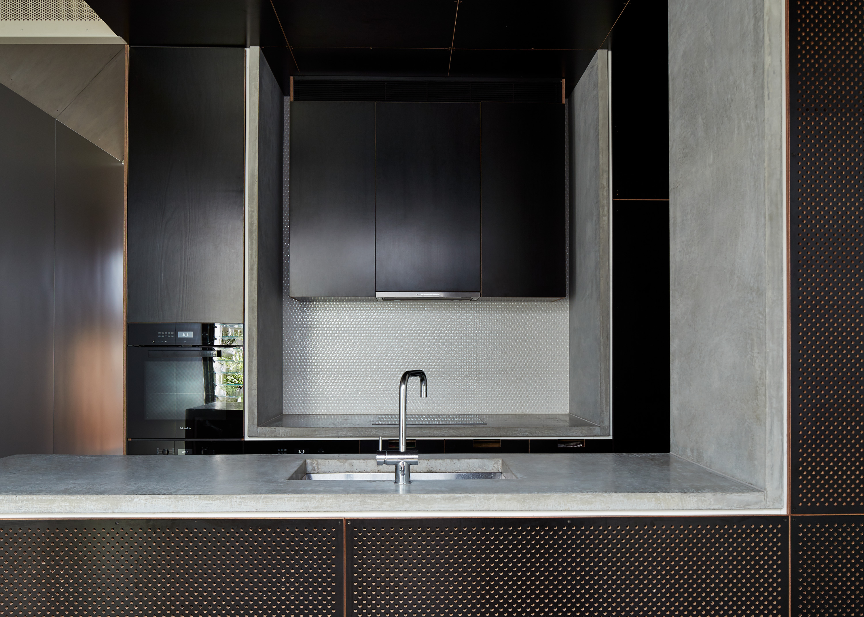 But Due To The Expansive Spaces, The Site Maximises Every Aspect Of Light.