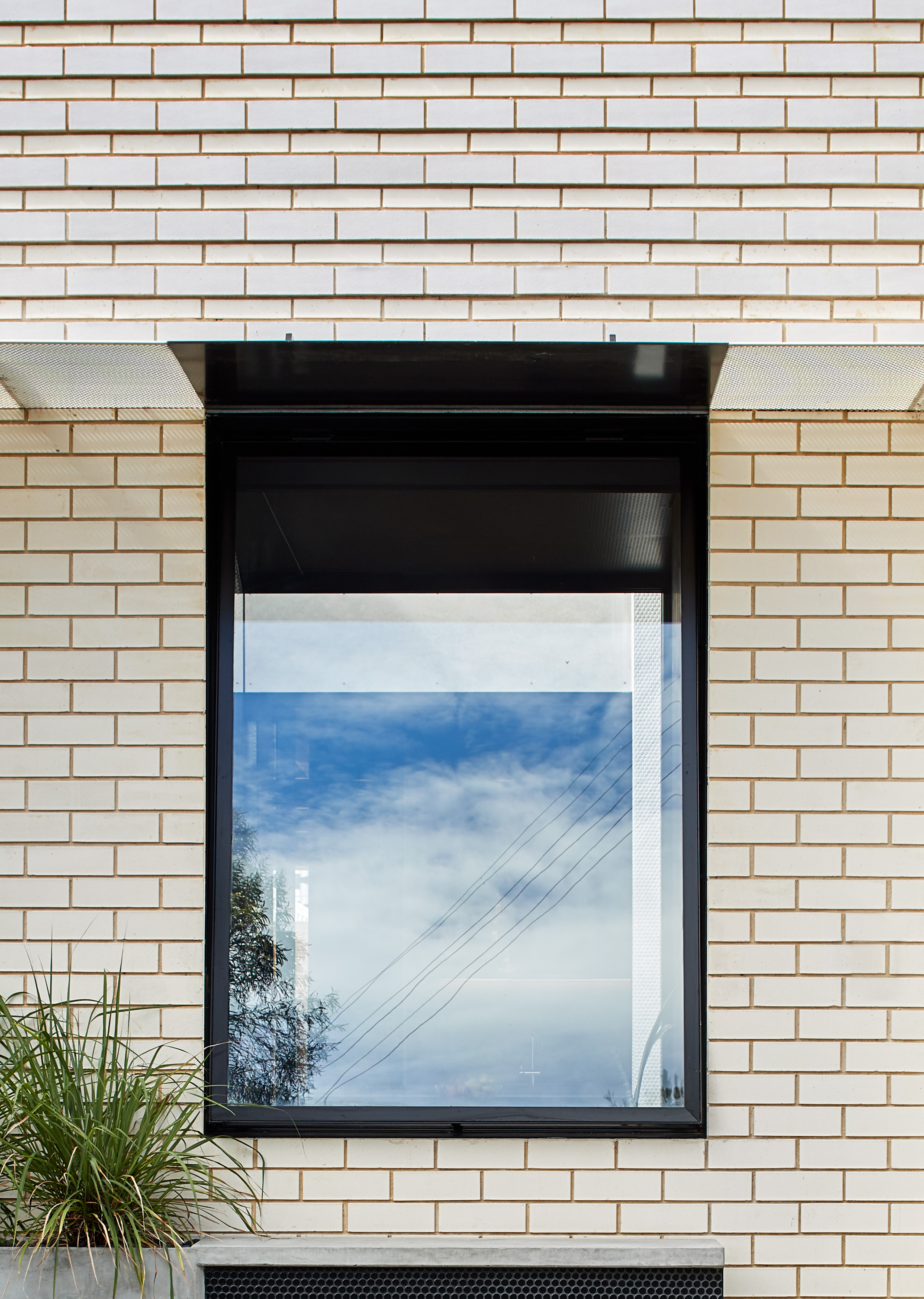 Dark Horse Sees Architecture Architecture Create The Fullest Expression Of The Original Resulting In A Worker’s Cottage Redefined For Contemporary