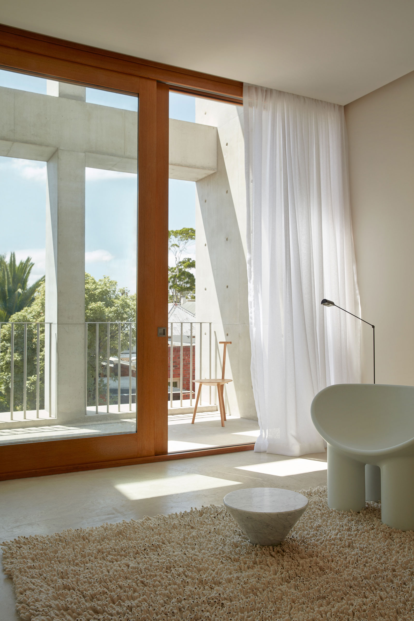 Buried Into The Laneway It Takes Access From, Skinny House Is Located In Melbourne’s Inner Urban South Yarra, To The Rear Of A Ninetee