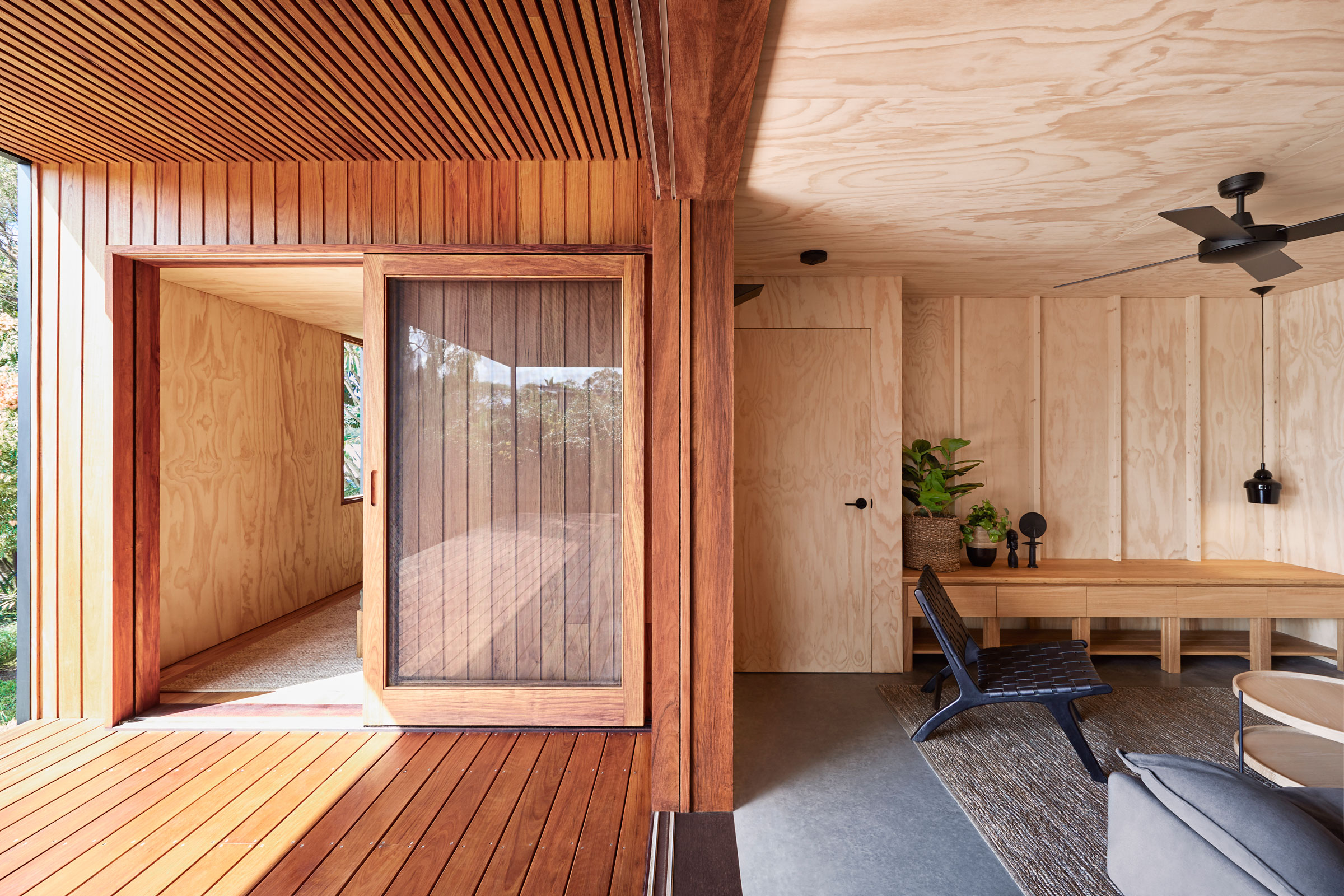 On Tlp Today, We Explore Ocm House, A Project That Sees Studio Jackson Scott Express Clean Lines And Create A Bold And Lightweight Interventi