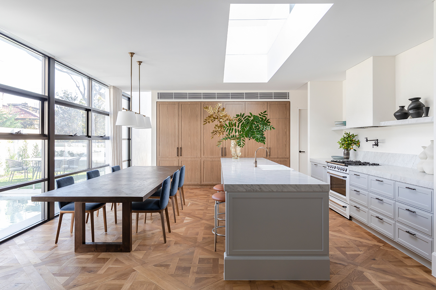 Through The Interweaving Of Themes Of Balance And Contrast, The Traditional And The Contemporary Come Together With Ease