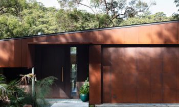 A Robust Sculptural Shelter Tree House By Matt Elkan Architect Bayview Nsw Australia Image 02