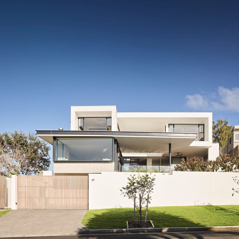 Combining The Traditional And The Contemporary–surf Vista By Tim Ditchfield Architects Sunrise Beach Qld Australia Image 01