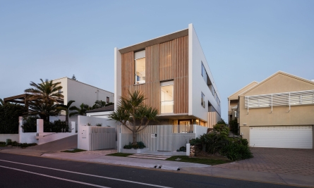 Beach House By Bda Architecture Mermaid Beach Qld Australia Image 01