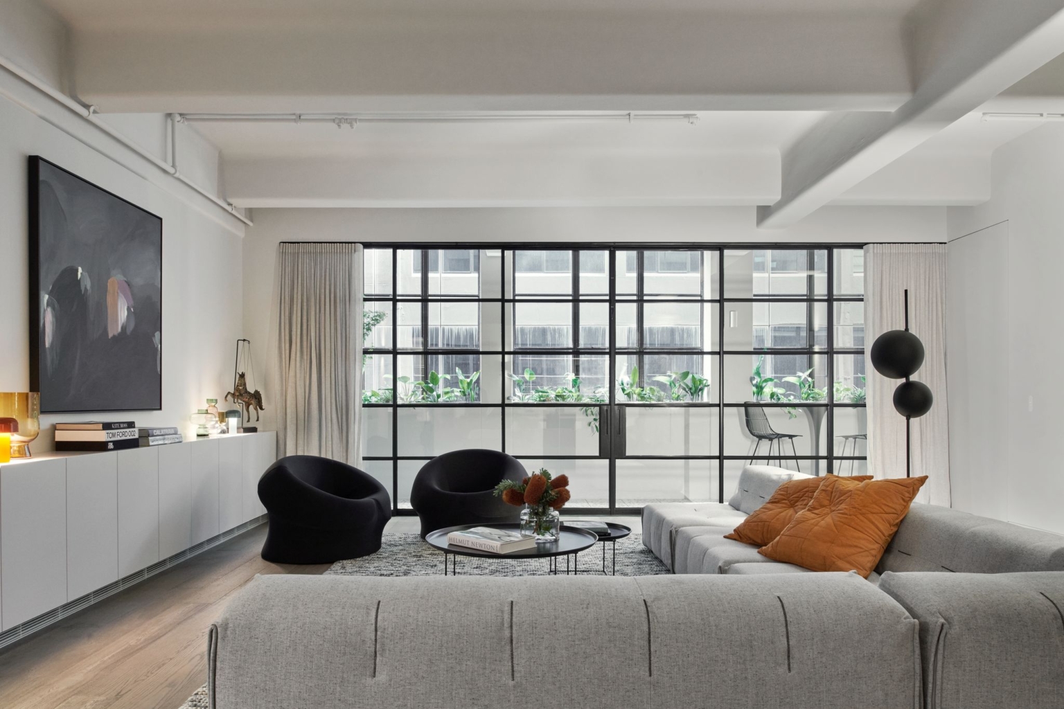 Artistic Apartment Contemporary Spaces photo