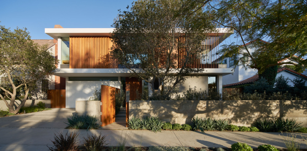 Vertical Courtyard House By Montalba Architects The Local Project Image (1)