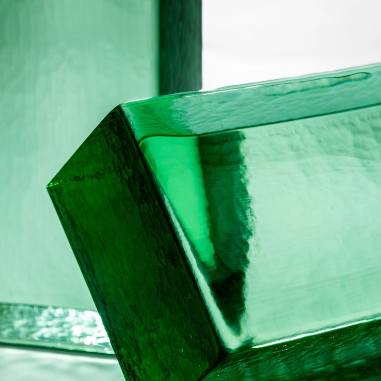 Ab Venetianglass Emeraldgreen Stilllife1