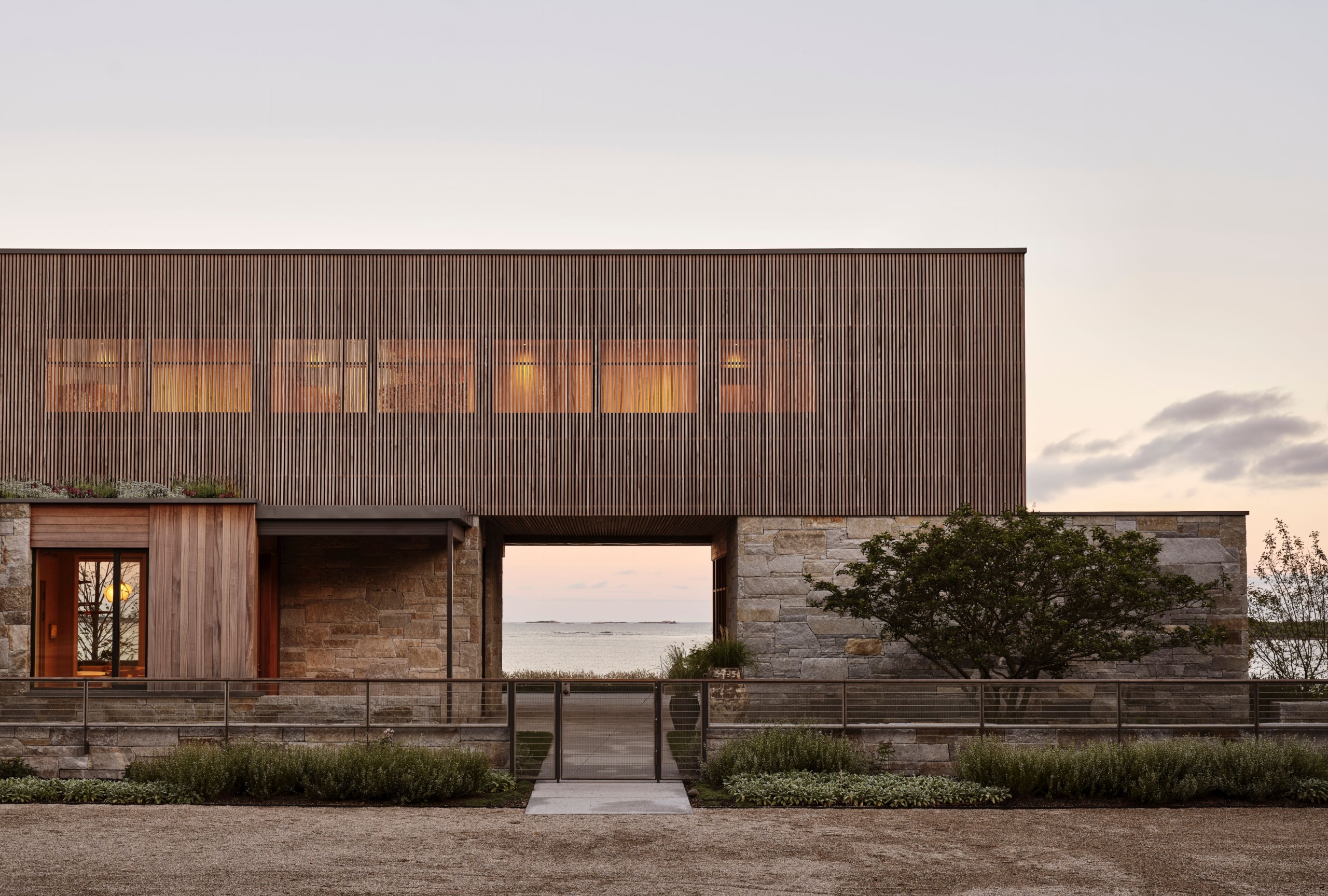 Newport Waterfront Residence By Stern Mccafferty And Unionworks The Local Project Image (1)