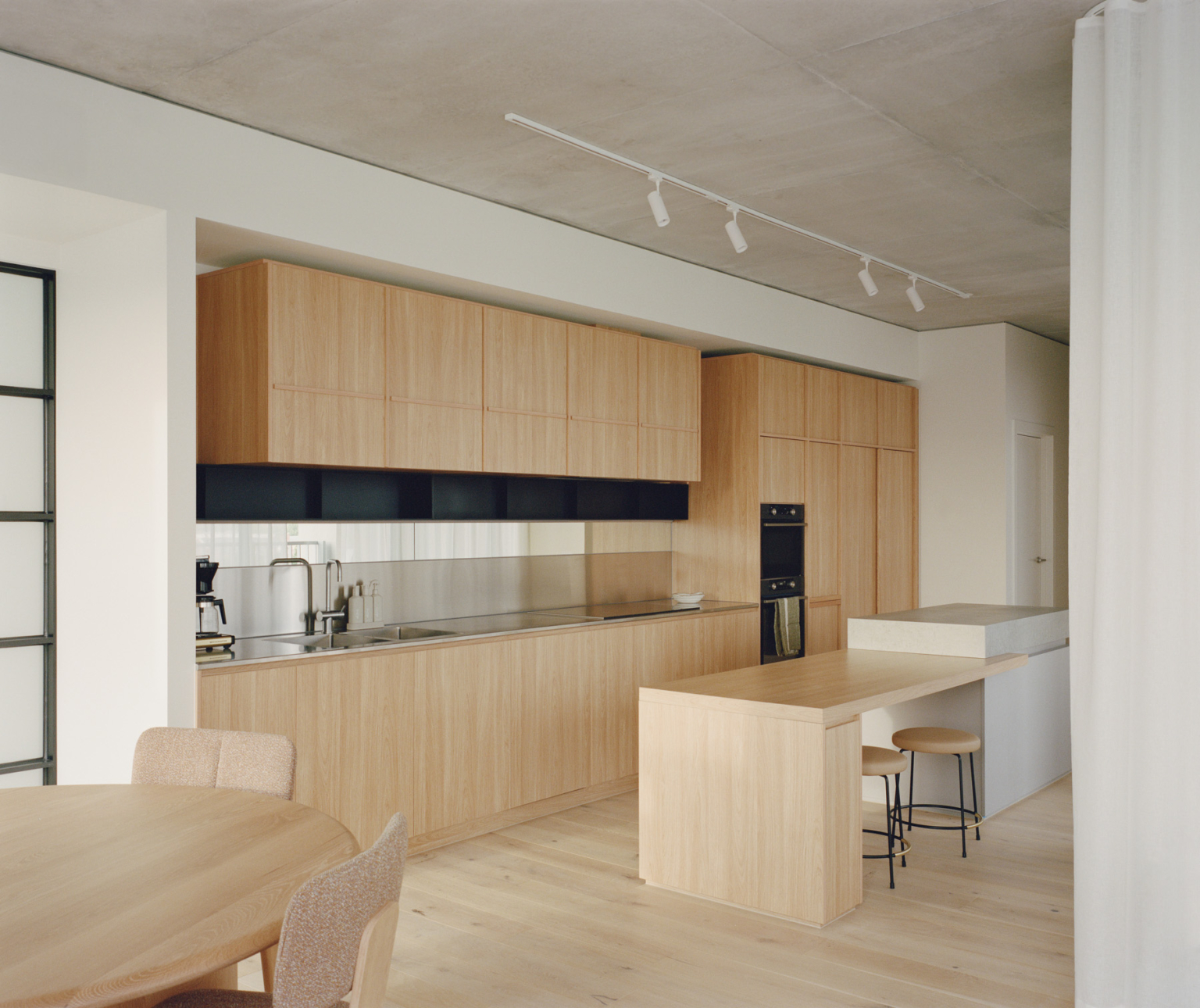 Photo inspiration: Fresh Look at 82 Westgarth By A22A Issue 19 Feature
