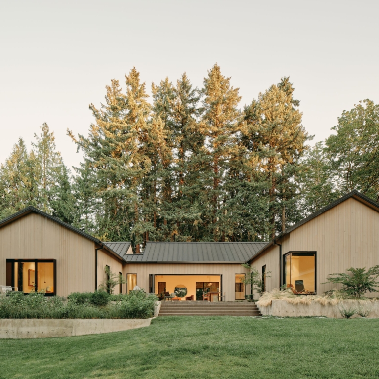 Hunt Club House By West Of West The Local Project Image (1)
