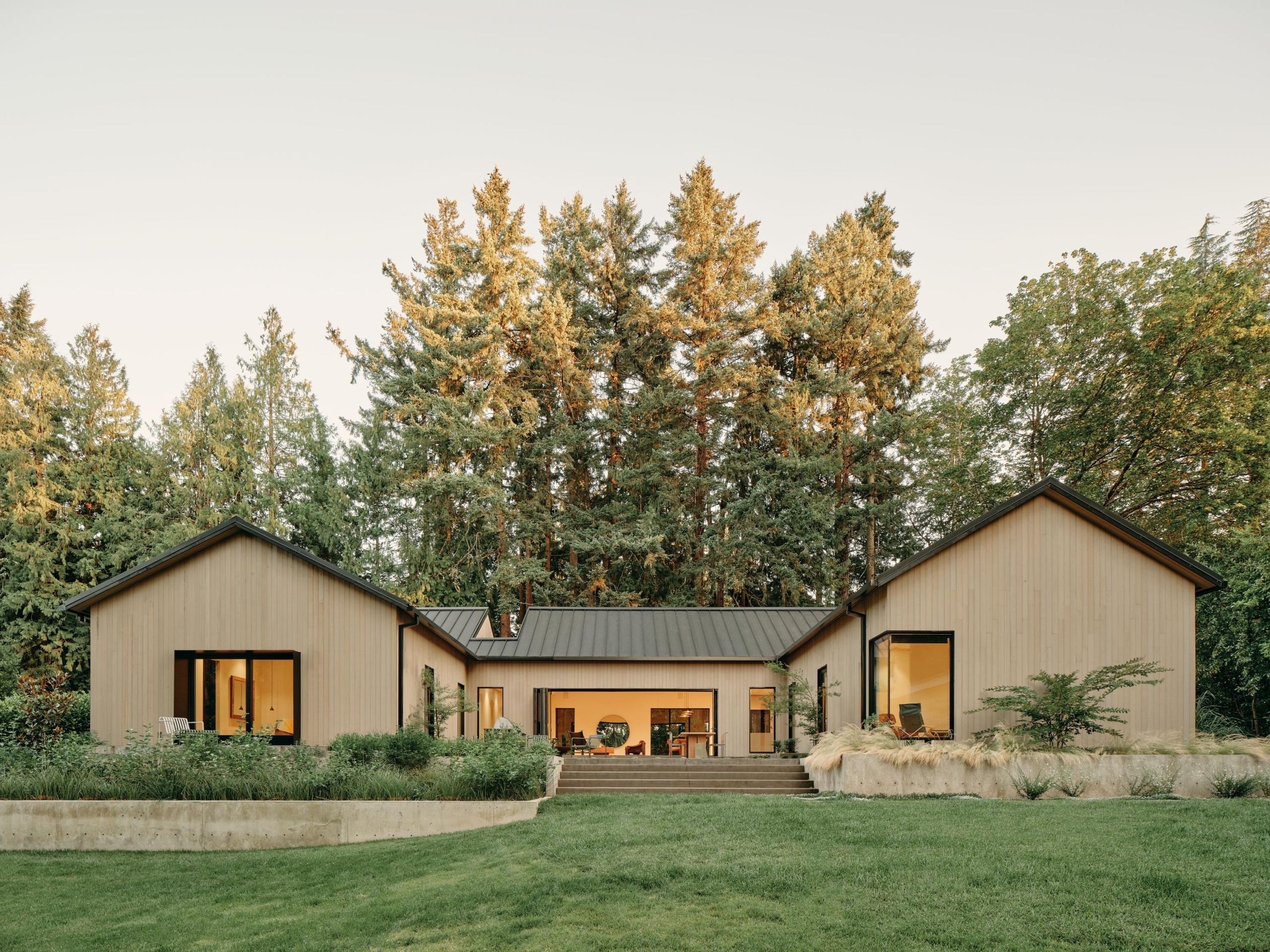 Hunt Club House By West Of West The Local Project Image (1)