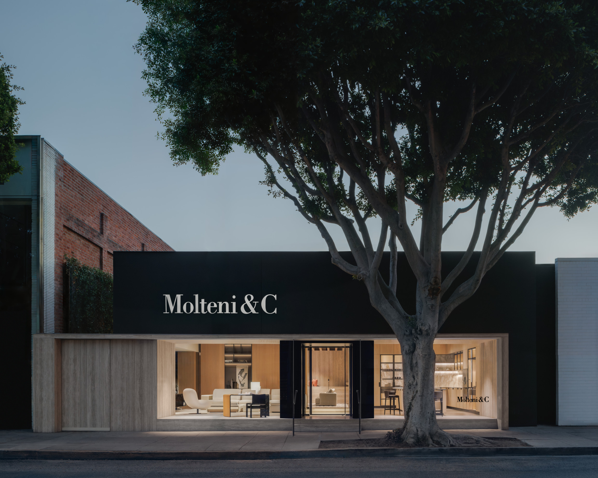 01 Flagship Store Los Angeles