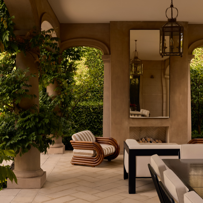 The Villa By Edwina Glenn Issue 21 Feature The Local Project Image (1)