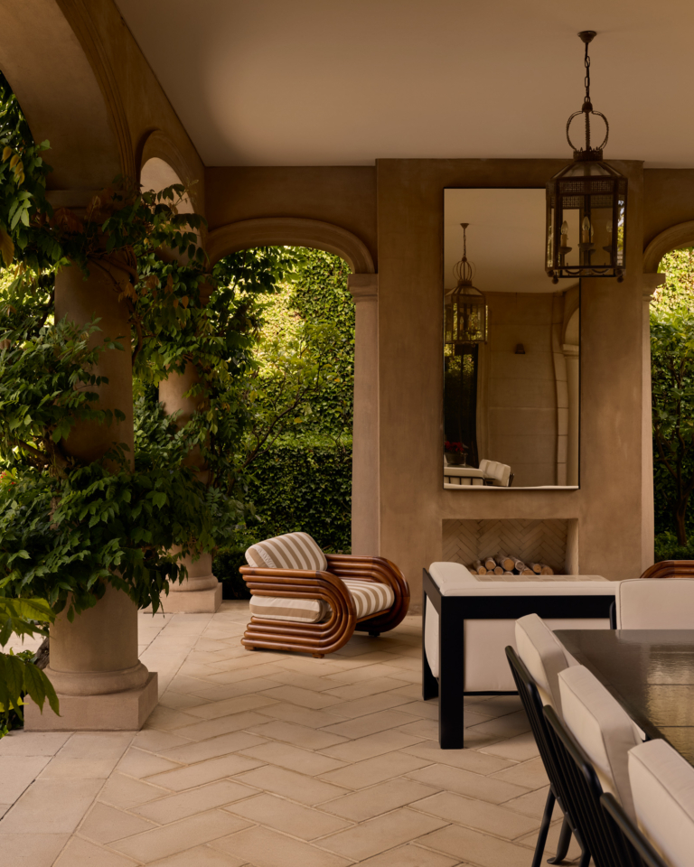 The Villa By Edwina Glenn Issue 21 Feature The Local Project Image (1)