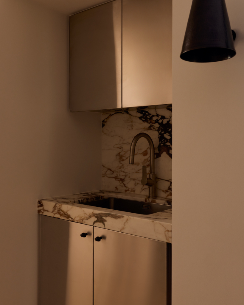 The Villa By Edwina Glenn Issue 21 Feature The Local Project Image (24)